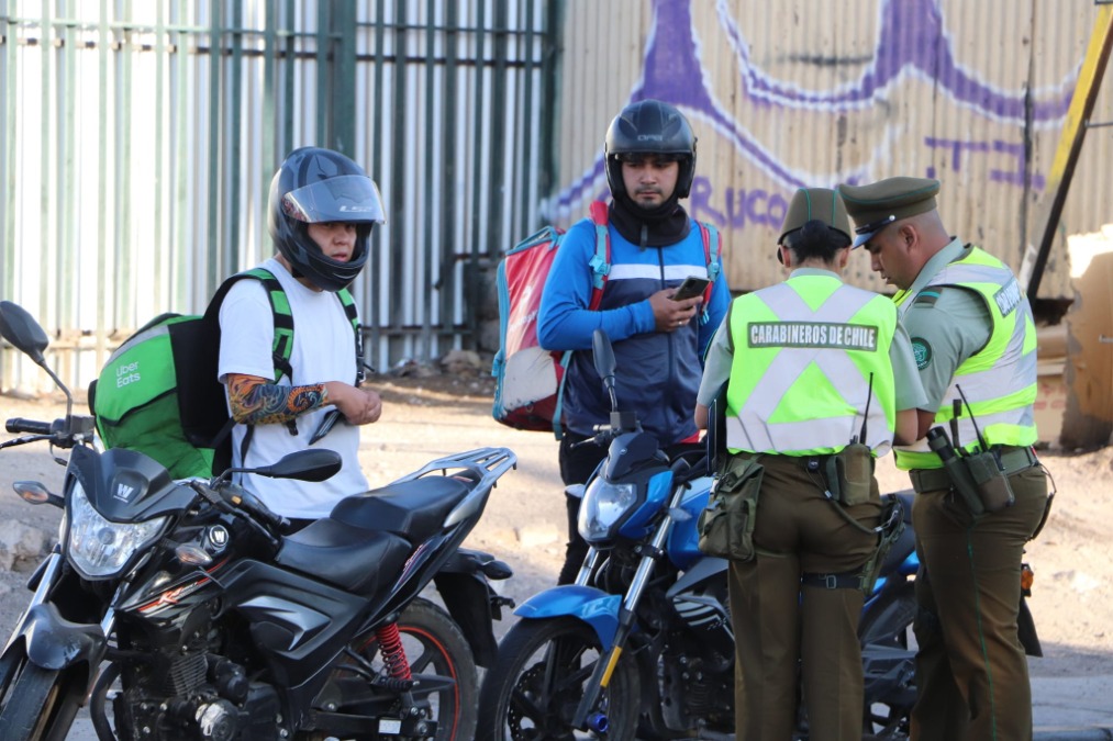 Requisan motos a repartidores que no portaban documentación en Calama